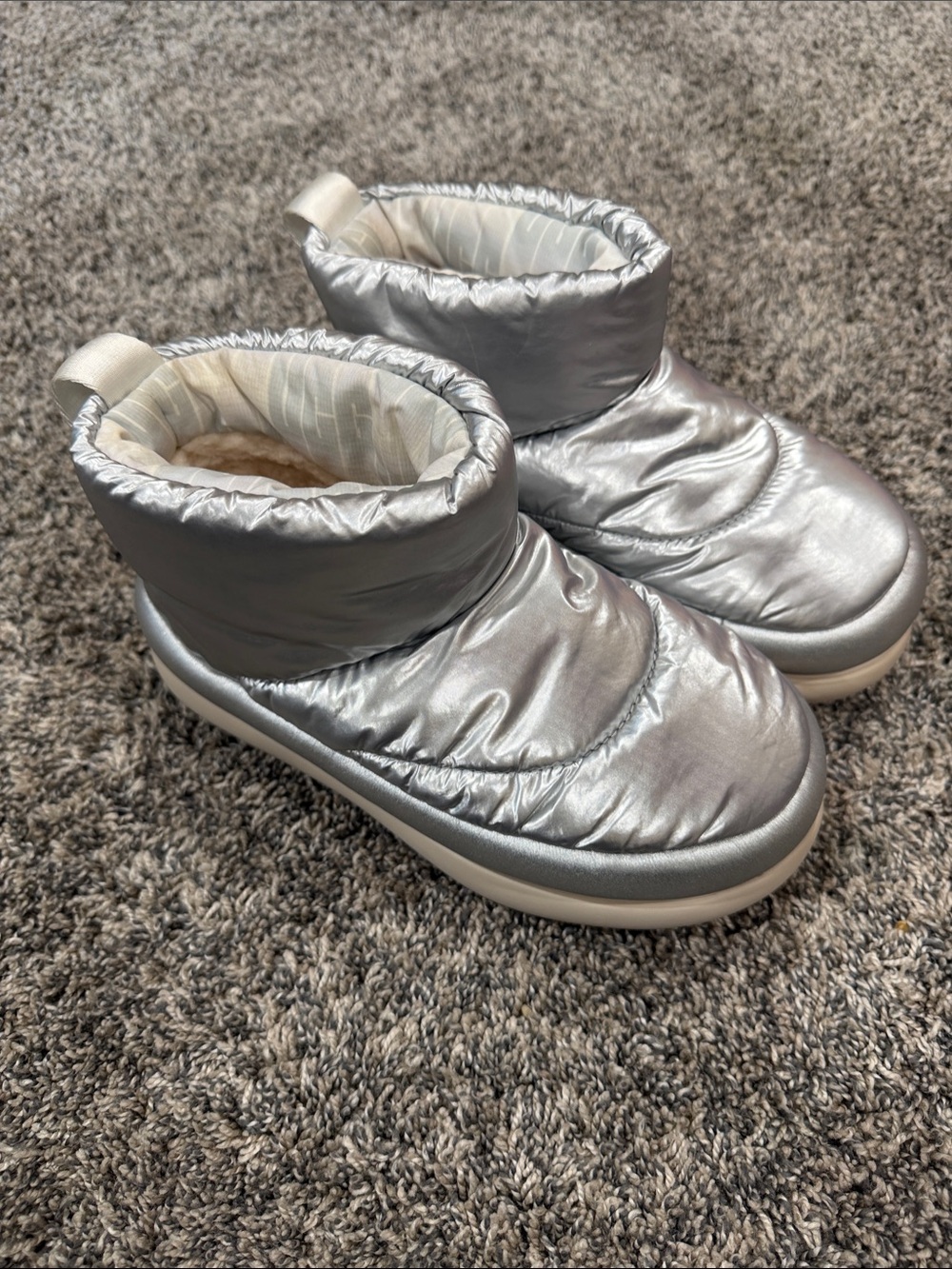 UGG Kids Silver Puffer Booties Size 5 S/N 1135151